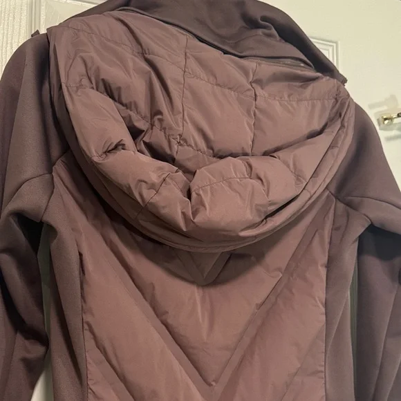 Athleta Women's Purple Hooded Puffer Inlet Jacket - Picture 5 of 7